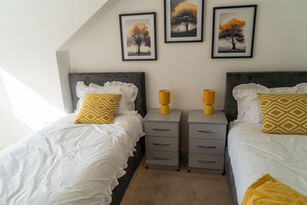 Spacious 15 Guest Home With 9 Beds In Shirley Solihull Luaran gambar