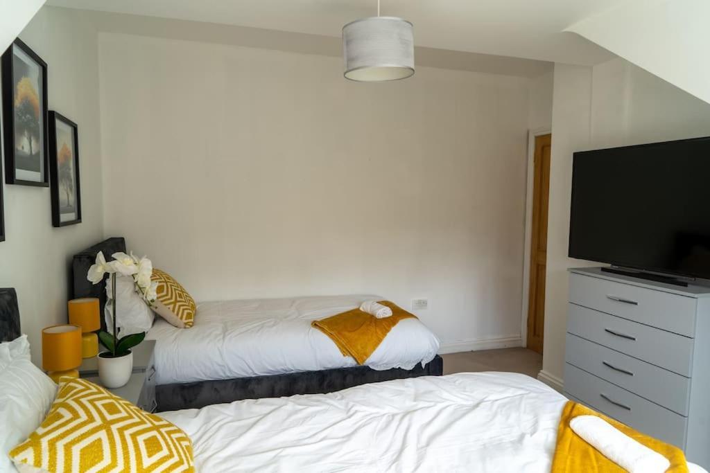 Spacious 15 Guest Home With 9 Beds In Shirley Solihull Luaran gambar